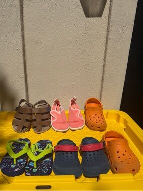 5 pairs of kids shoes mostly size 7